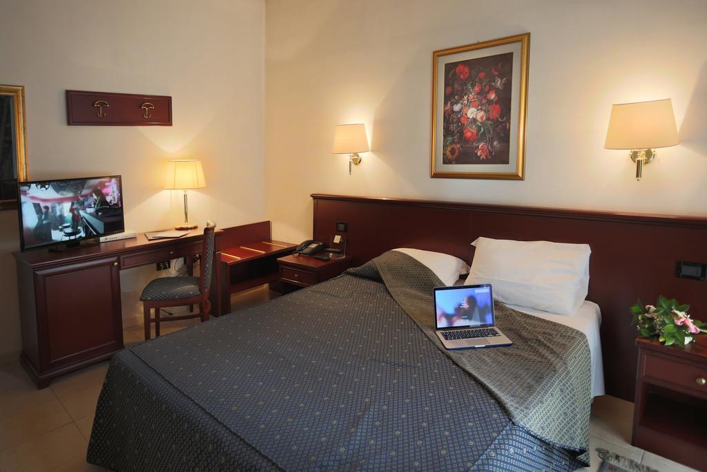 Hotel Leonardo Brescia Exterior photo