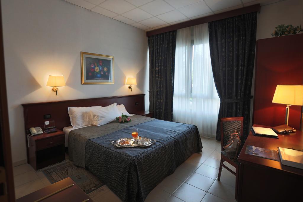 Hotel Leonardo Brescia Exterior photo